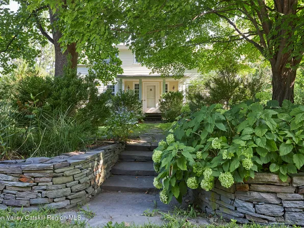 101 Spring Lake Road, Red Hook, NY 12571