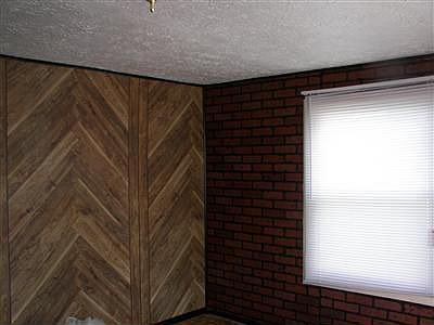 3rd image of 2547 Warrendale Ave