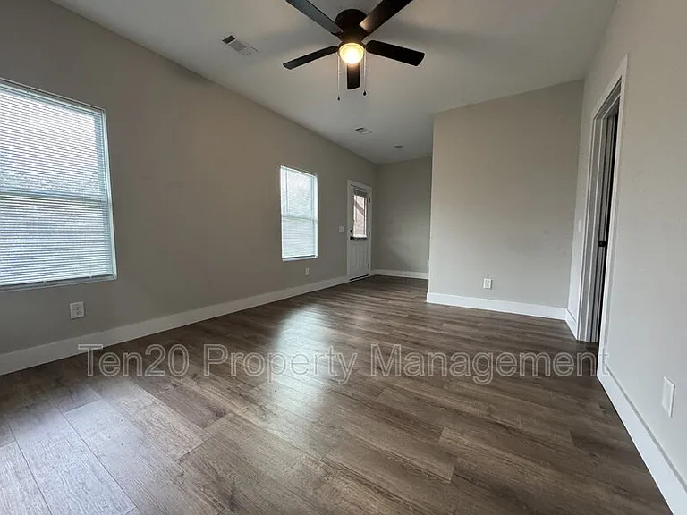 1346 Ingersoll Dr — Photo 12