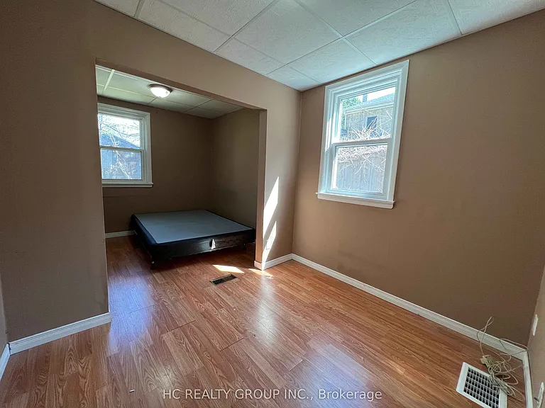 416 Oxford St E #1 — Photo 10