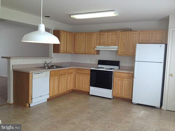 2nd image of 102 Merrill Ct
