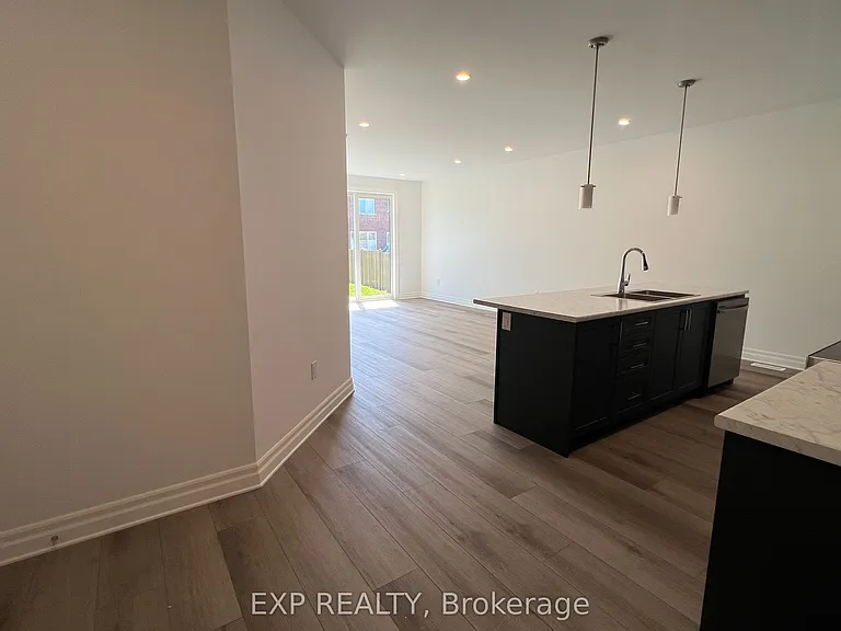 7532 Splendour Dr #MAIN — Photo 3