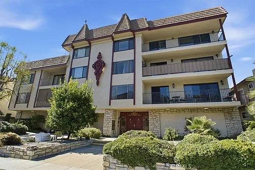321 E Stocker St #301 Photo 1