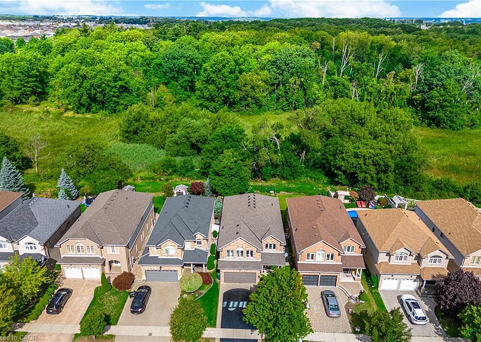 1st image of 84 Meadowbank Dr