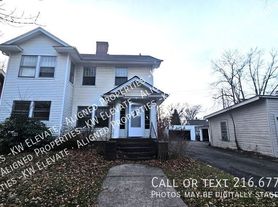 1462 Maple Rd, Cleveland, OH