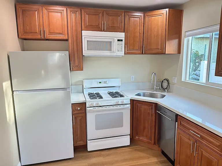 10644 1/2 Pinewood Ave — Photo 25