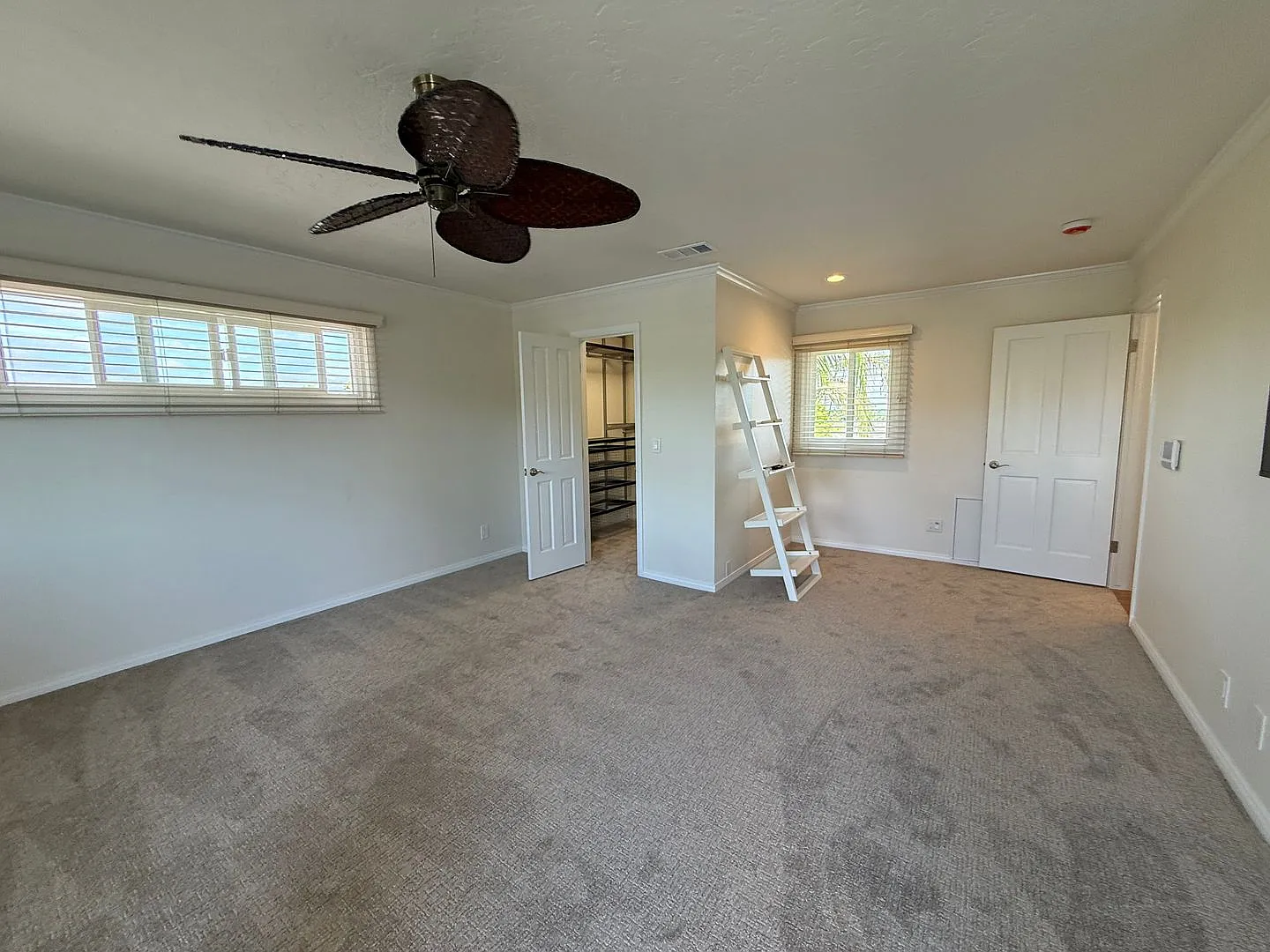 Remodeled 1 Bedroom Adu In Park Estates — Photo 3