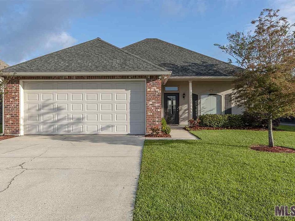 1st image of 40488 Fox Run Dr