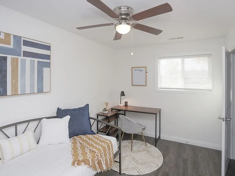 2 Bed 1 Bath Duplex - Bedroom 2