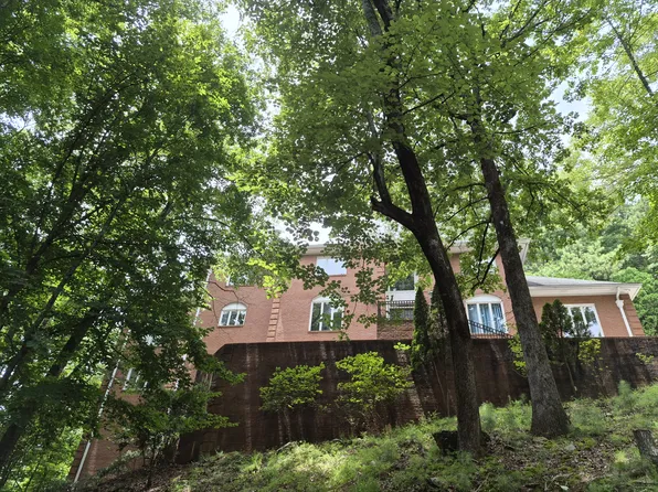 1835 Brandon Hall Dr, Sandy Springs, GA 30350