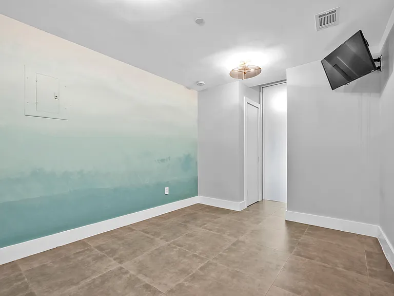351 S 3rd St #1C — Photo 15