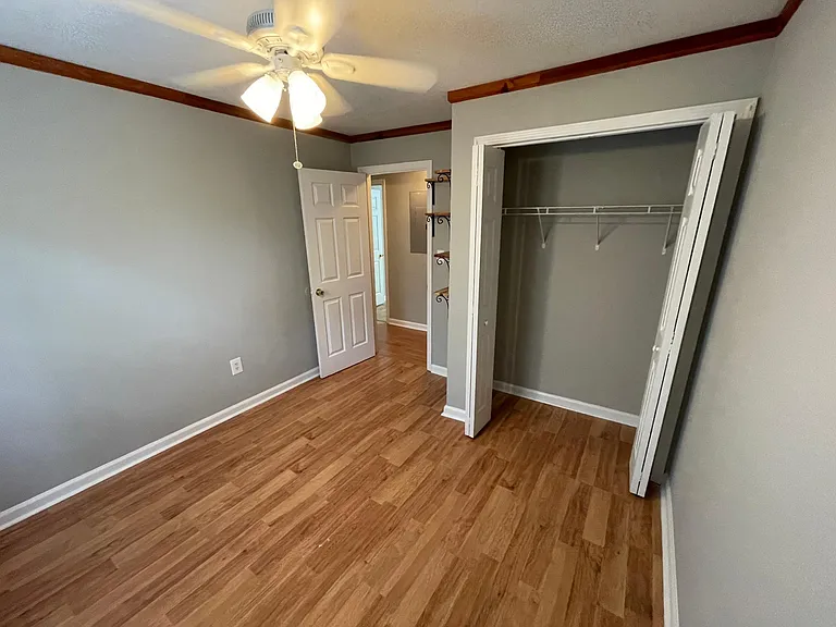 552 Pulaski St — Photo 37