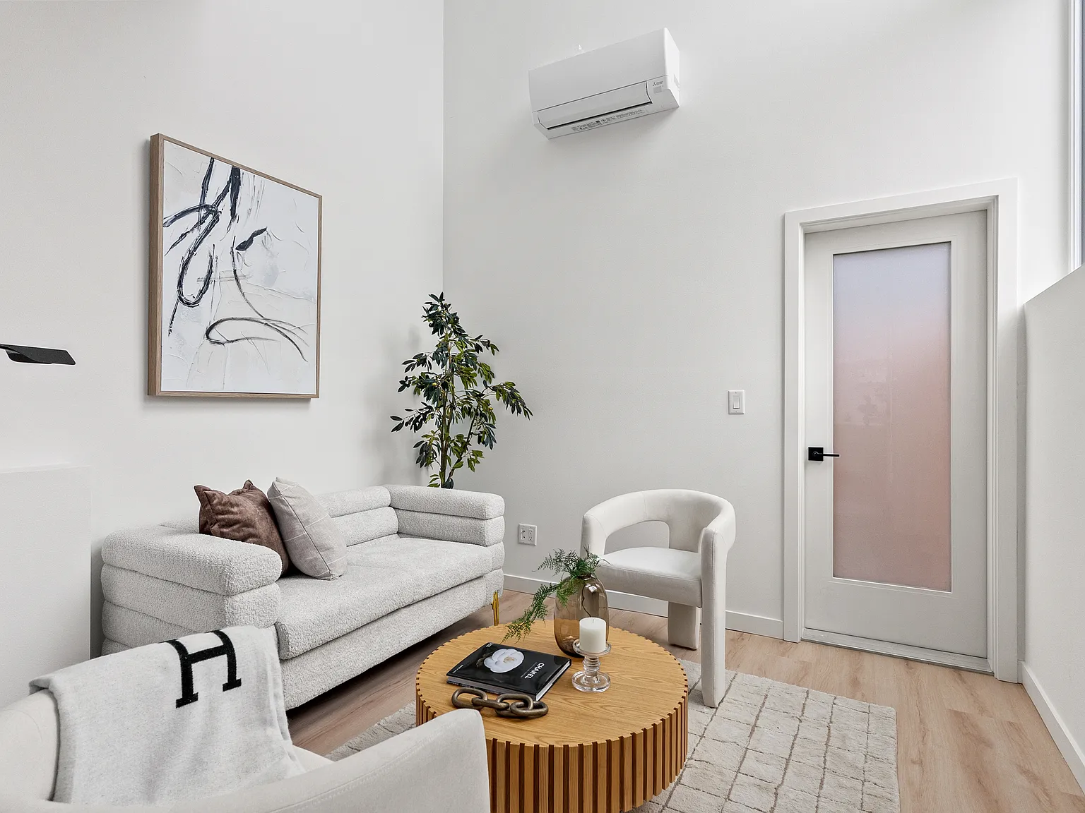 3 bed, 1250 sqft, $3,100 — Photo 3