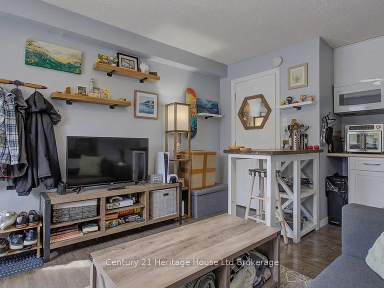 42 Harvey St #6 — Photo 3