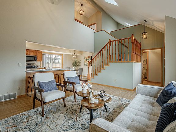 3rd image of 411 Oak Park Dr