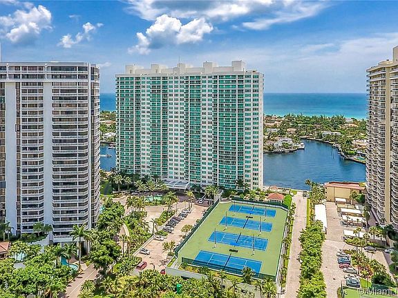 5th image of 20201 E Country Club Dr #Penthouse 2604