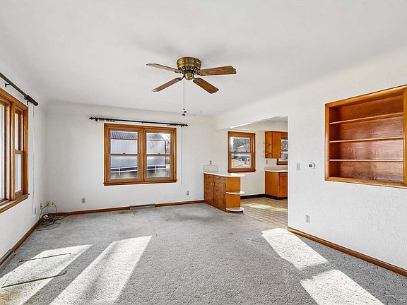 3rd image of 131 W 3rd St
