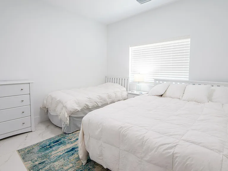 142 Avenue D — Photo 29