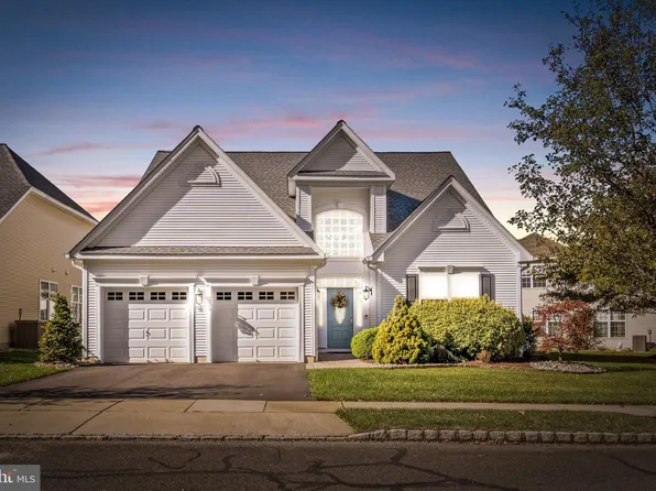 4 Monaco Dr, Hamilton, NJ 08691