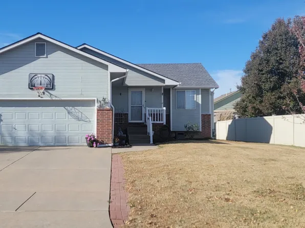 389 E Riley Ave, Haysville, KS 67060