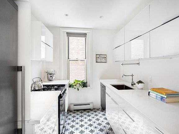 4th image of 235 W 71st St APT 2C