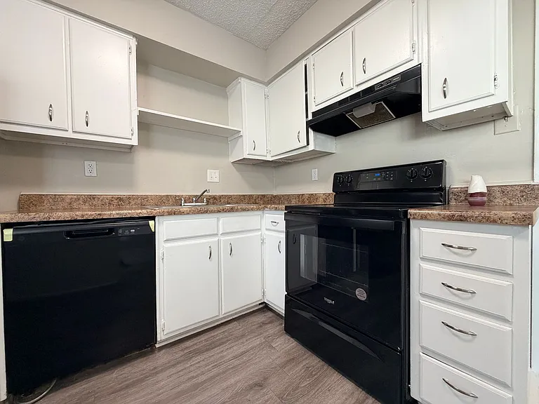3450 Spottswood Ave — Photo 6