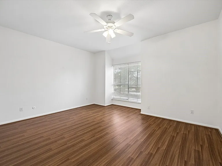 2100 Tanglewilde St #286 — Photo 8