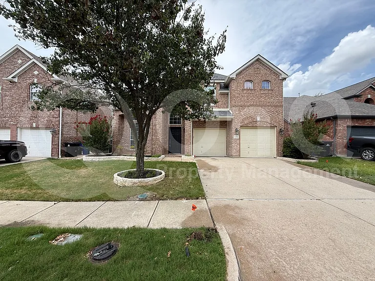 11281 Balcones Dr — Photo 2