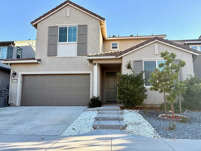 4 bed, 3.0 bath, 2059 sqft, $3,295 — Photo 3