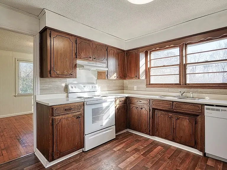 111 Forest Ln — Photo 10