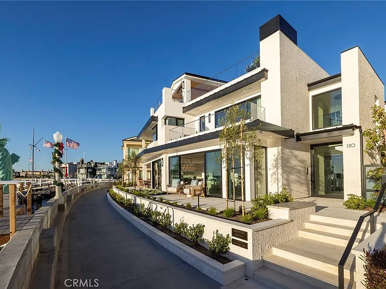 130 S Bay Front — Photo 3