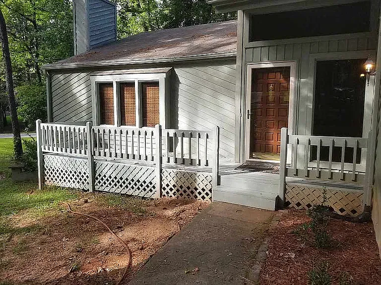4 bed, 2000 sqft, $3,200 — Photo 2