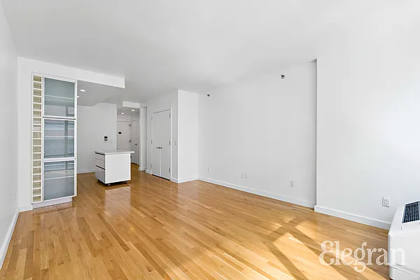 Sold by (Legacy) Elegran | media 18