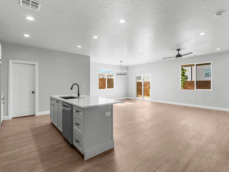 1089 E Coyote Crest Dr — Photo 13