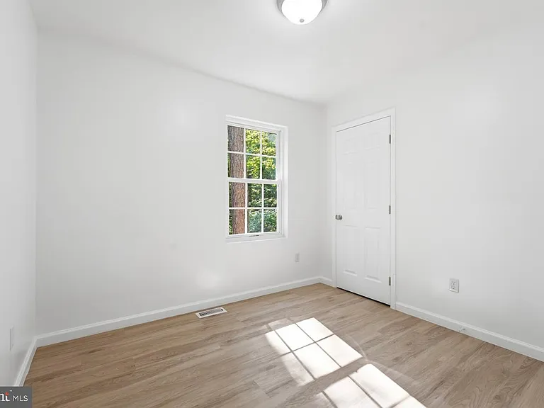 104 Hazel Dr — Photo 16