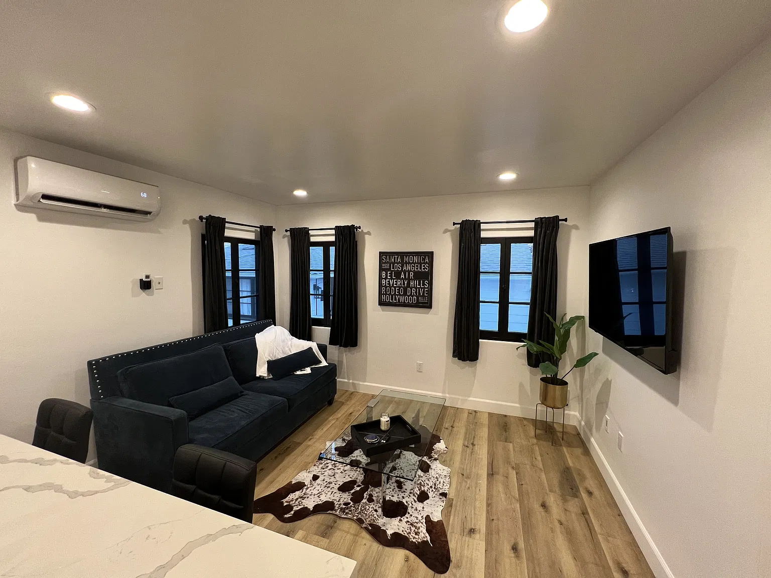 2 bed, 1000 sqft, $3,795 — Photo 2