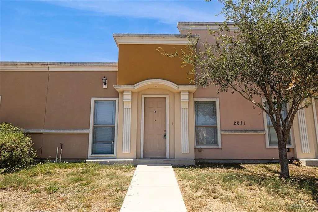 2 bed, 2.0 bath, 1900 sqft, $950 — Photo 1