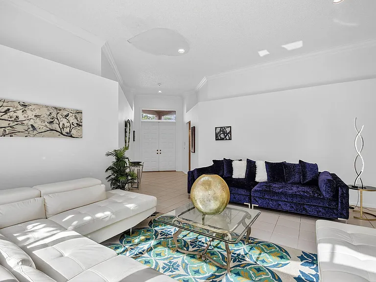 4553 Barclay Fair Way — Photo 10