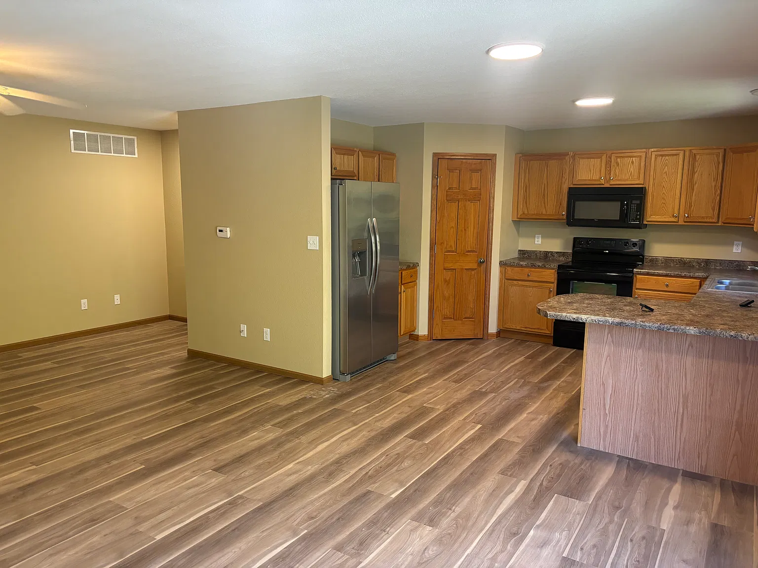 2 bed, 2.5 bath, 1450 sqft, $1,475 — Photo 3