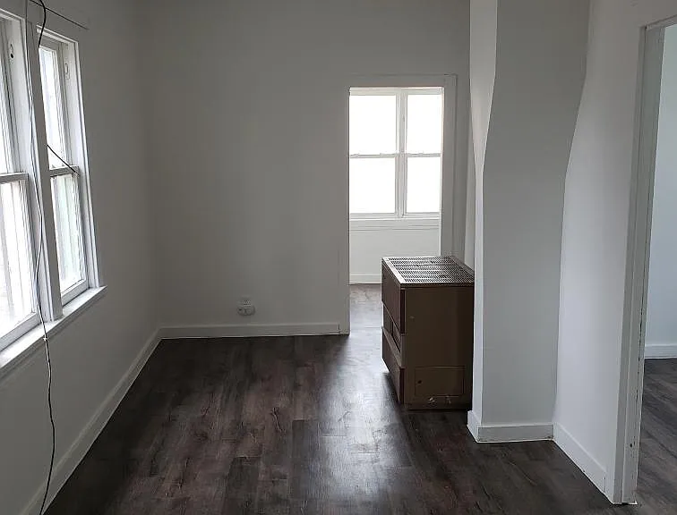 715 11th Ave — Photo 2