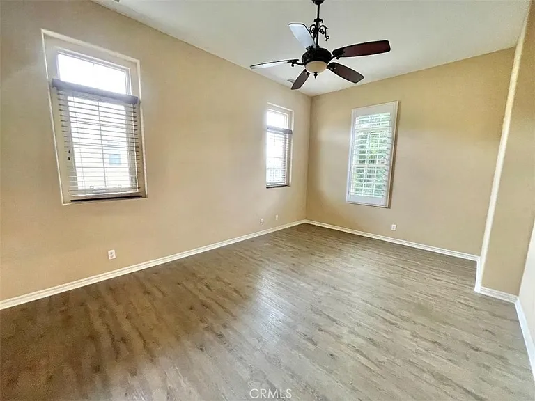 54 Scarlet Bloom — Photo 16