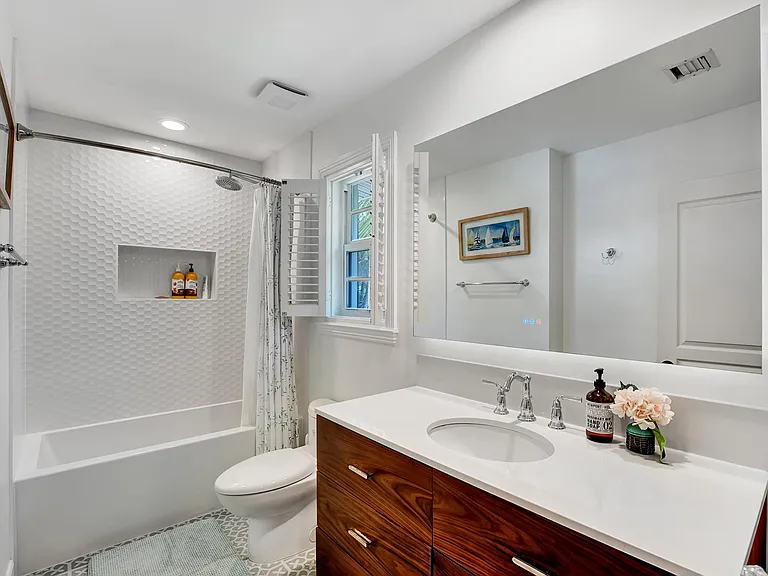 306 N Swinton Ave — Photo 22