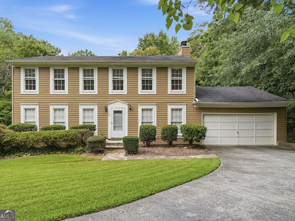 1st image of 471 Surrey Pl