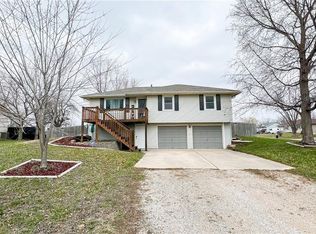 271 NW 75th Rd, Centerview, MO 64019