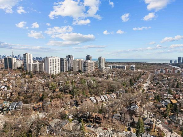 203 Glendonwynne Rd #2, Toronto, ON M6P 3E9