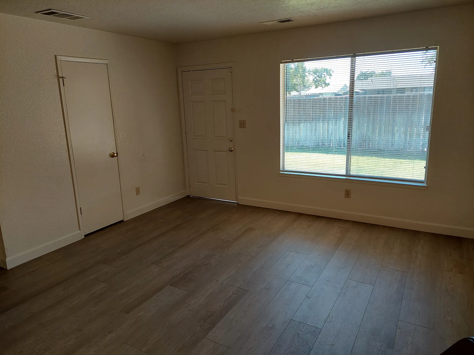 2 bed, 925 sqft, $1,650 — Photo 3