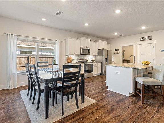 5th image of 5961 Forest Bay Ave