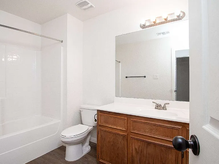 6705 University Village Way #B — Photo 18