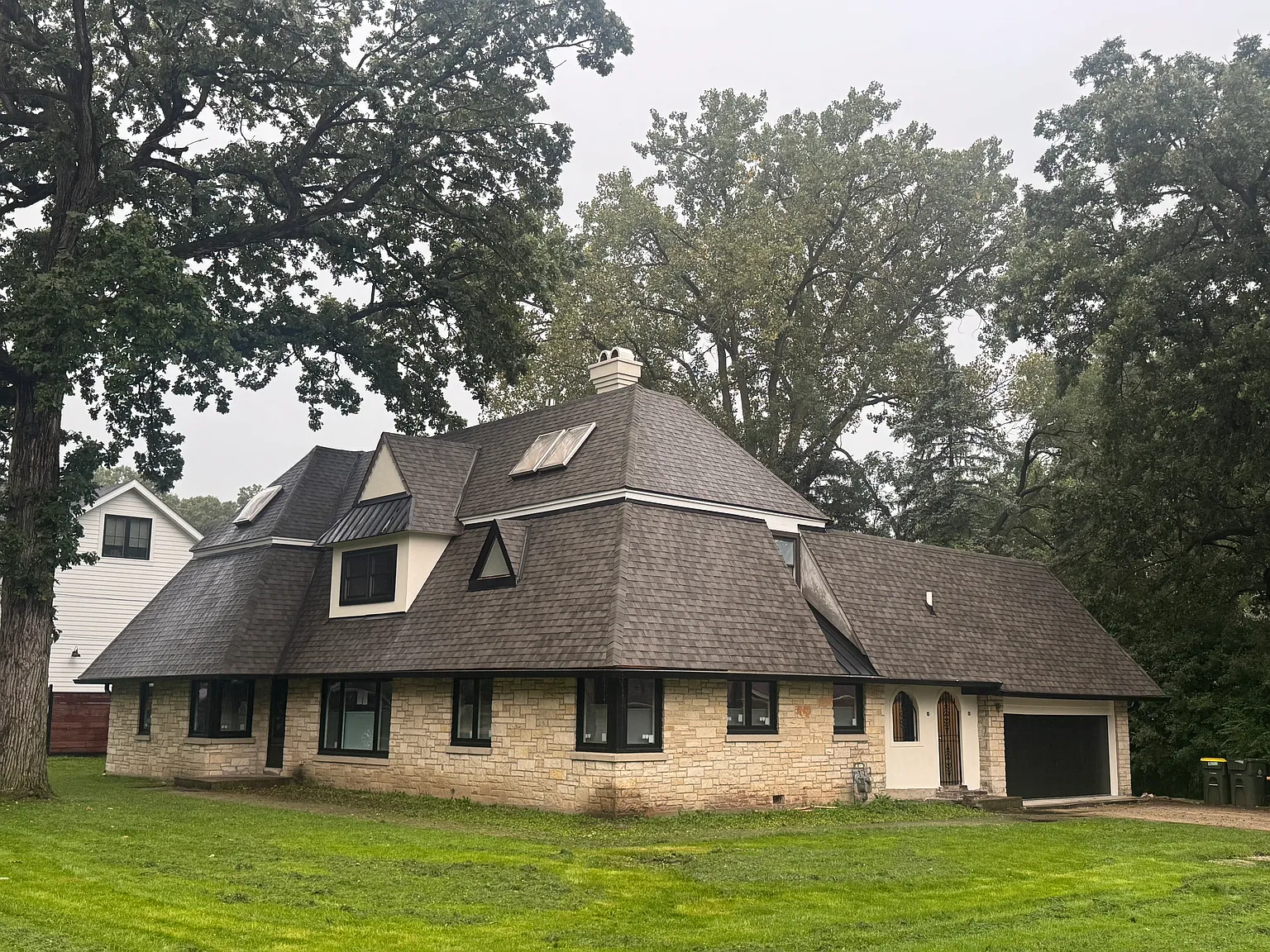 5 bed, 2800 sqft, $3,950 — Photo 1