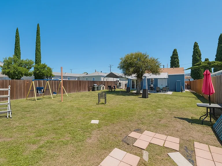 950 Knoll Dr — Photo 5